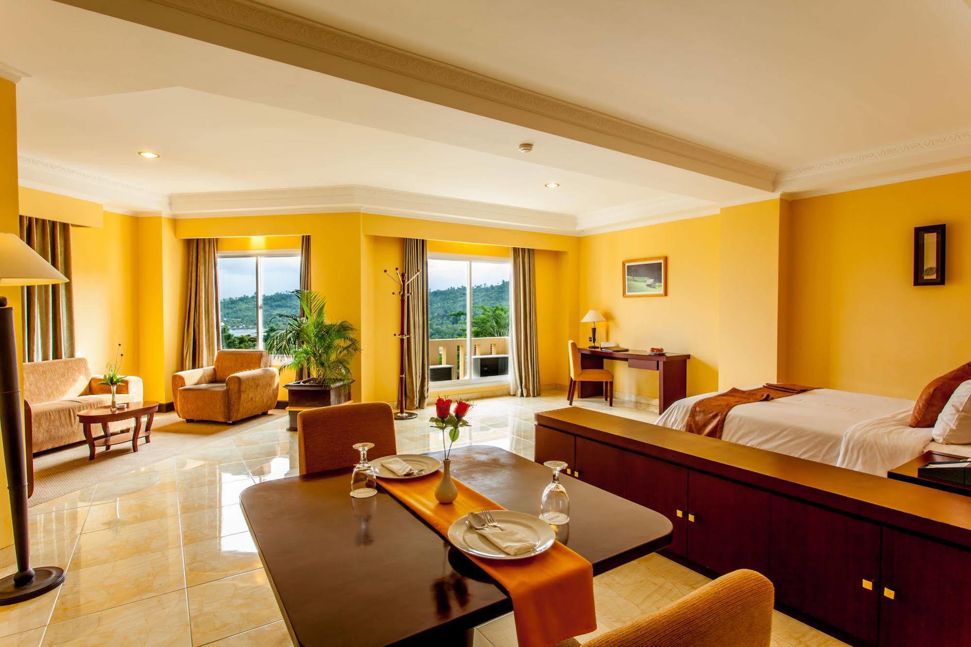 Aston Niu Manokwari Hotel & Conference Center Dış mekan fotoğraf