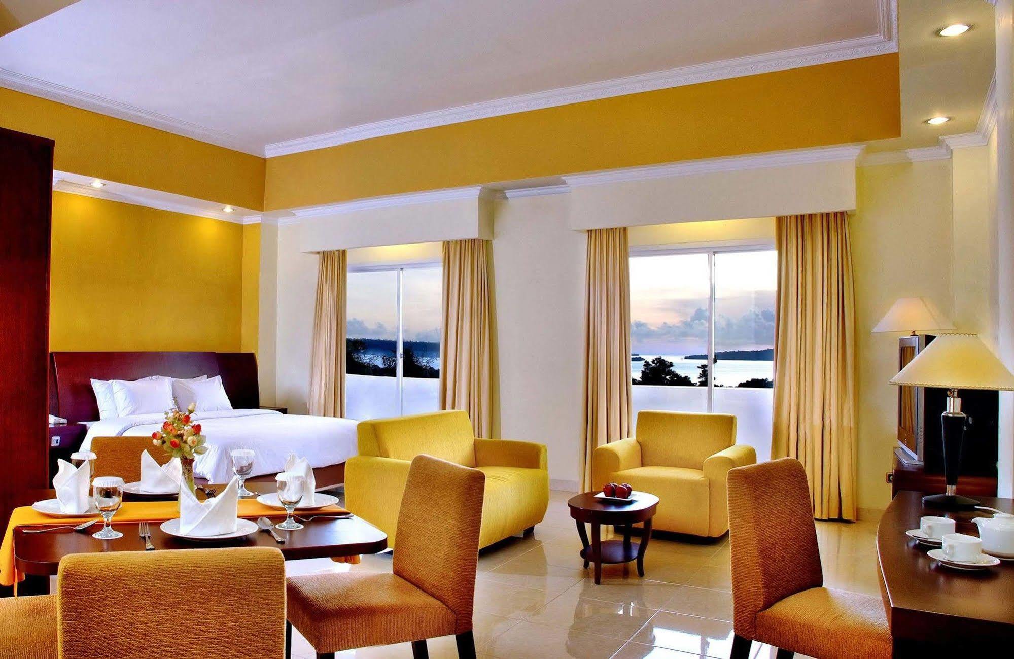Aston Niu Manokwari Hotel & Conference Center Dış mekan fotoğraf