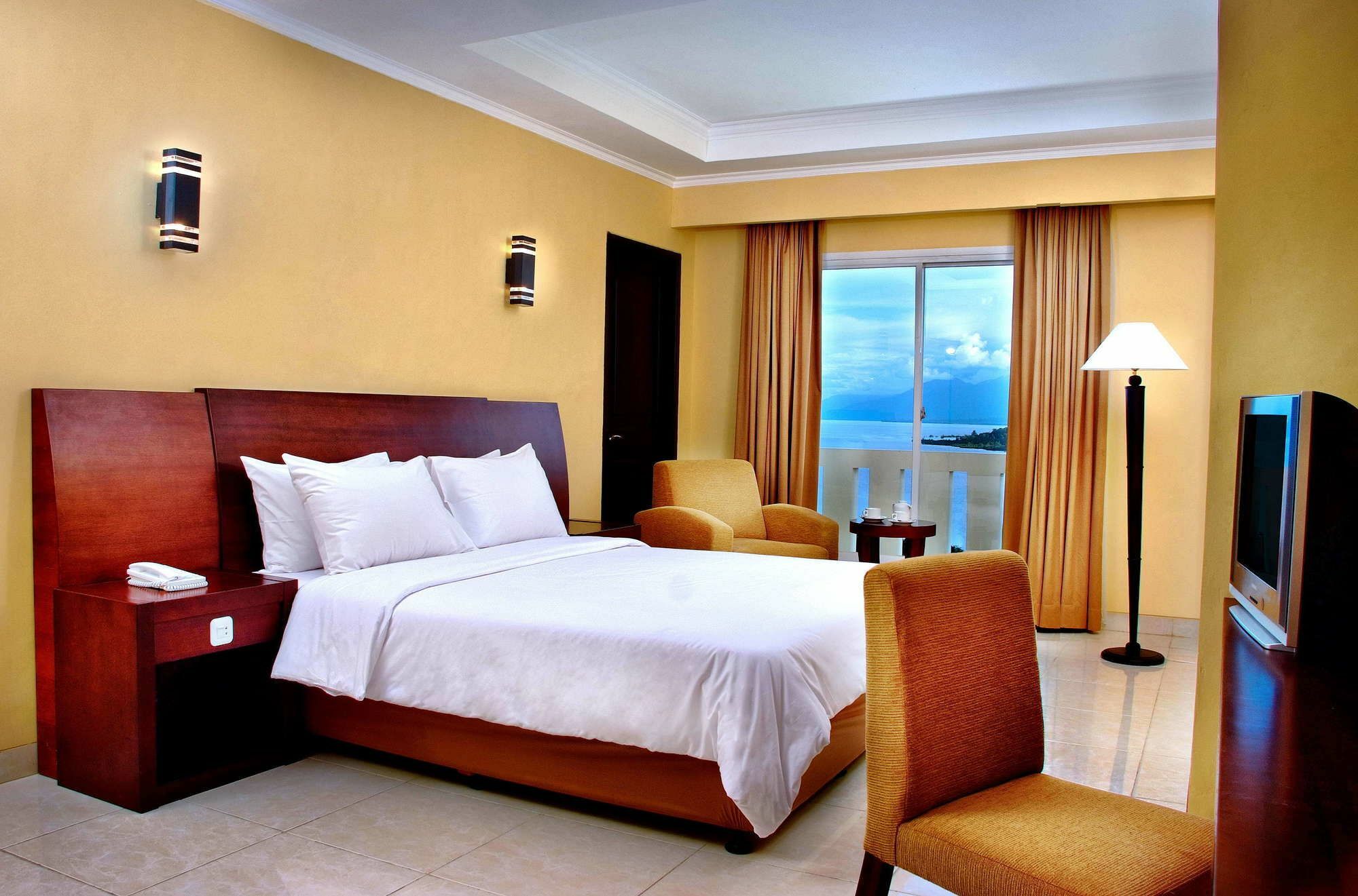 Aston Niu Manokwari Hotel & Conference Center Dış mekan fotoğraf